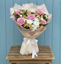 Букет цветов из:  Гвоздики, Орхидеи и Розы в Белые Берега