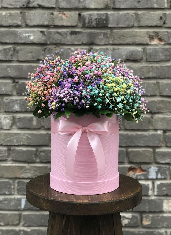 Цветочная композиция из Гипсофила и Розы в шляпной коробке в Белые Берега