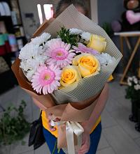 Букет цветов из:  Герберы, Розы и Хризантемы в Белые Берега