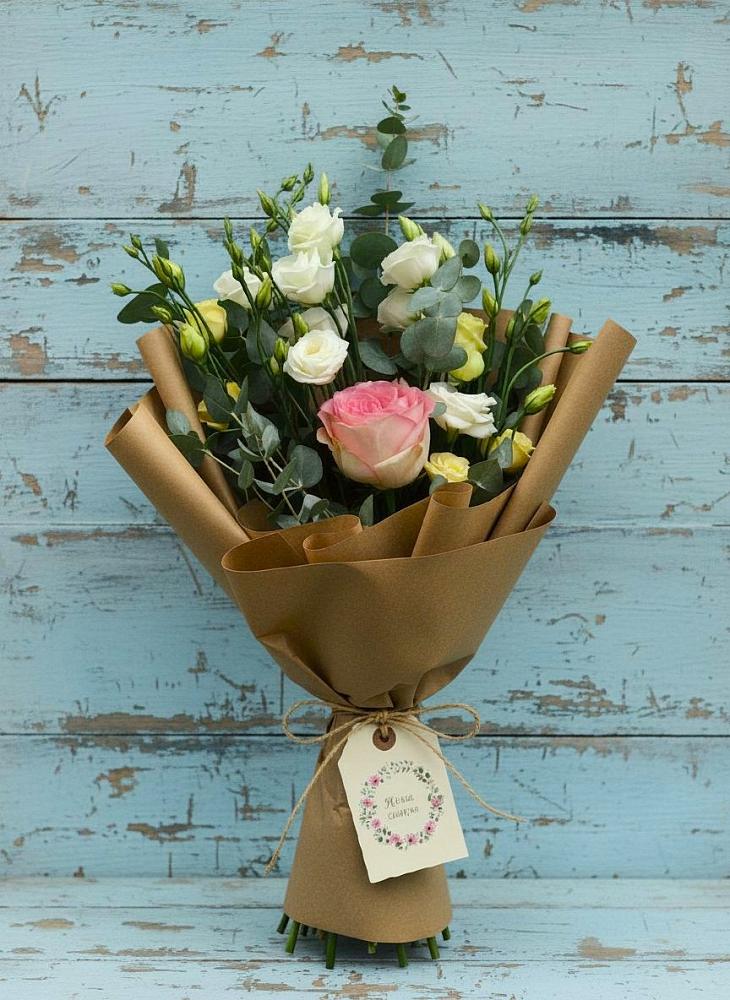 Букет цветов из: Розы и Лизиантусы в Белые Берега