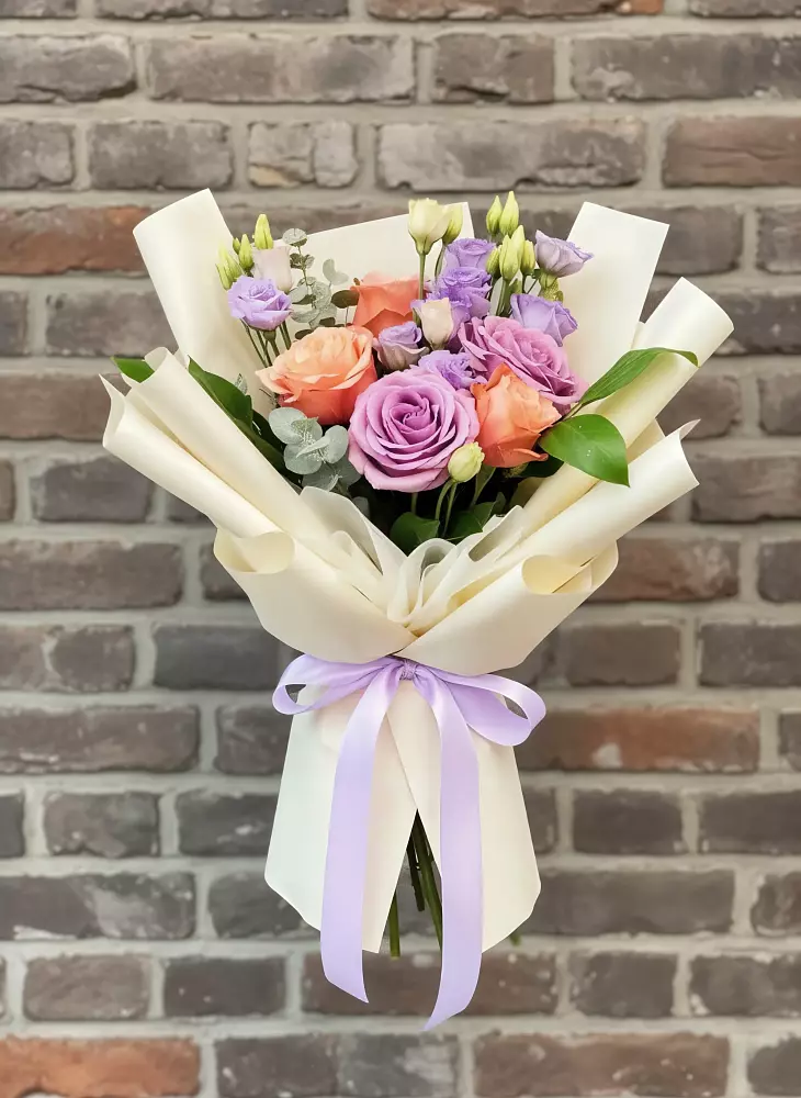 Букет цветов из: Лизиантусы и Розы в Белые Берега