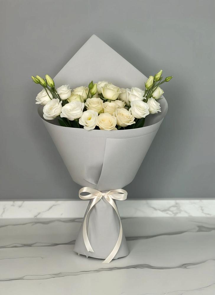 Букет цветов из: Розы и Лизиантусы в Белые Берега