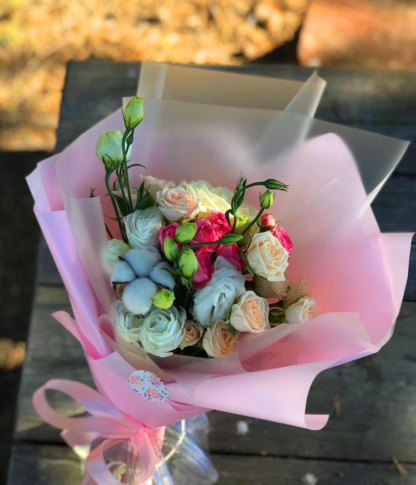 Букет цветов из: Розы и Лизиантусы в Белые Берега