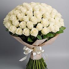 Букет 101 беля роза Белоснежка в Белые Берега