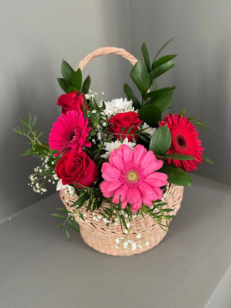 Цветочная композиция из Розы, Хризантемы и Герберы в корзине в Белые Берега