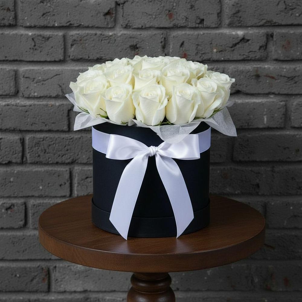 Цветочная композиция из Розы в шляпной коробке в Белые Берега