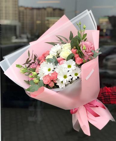 Букет цветов из: Розы, Лизиантусы и Хризантемы в Белые Берега