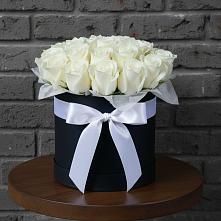 Цветочная композиция из Розы в шляпной коробке в Белые Берега